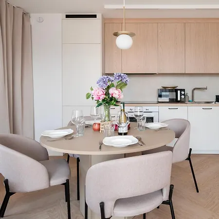 Apartament Center - Parking & Terrace - By Rentujemy *