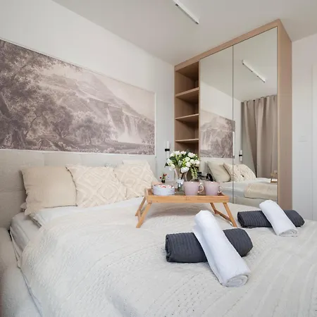 Apartament Center - Parking & Terrace - By Rentujemy Łódź